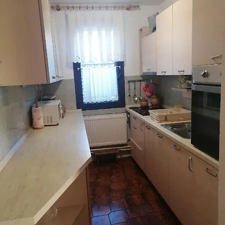 Angelina, 70m From The Beach, Free Parking *