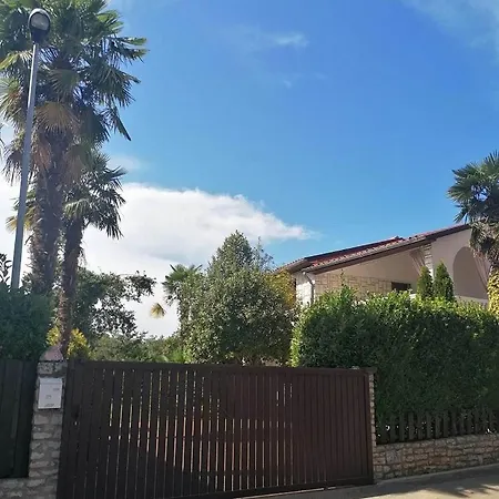 Angelina, 70m From The Beach, Free Parking Apartment *