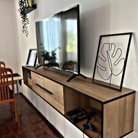 Angelina, 70m From The Beach, Free Parking
